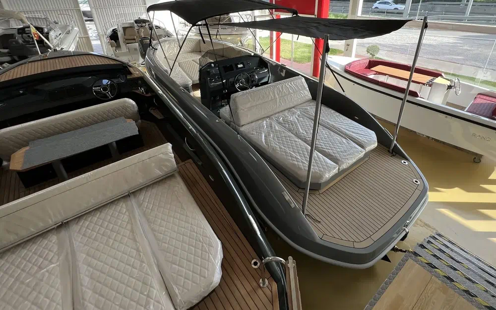 slider 26 Rand Boats Play 24