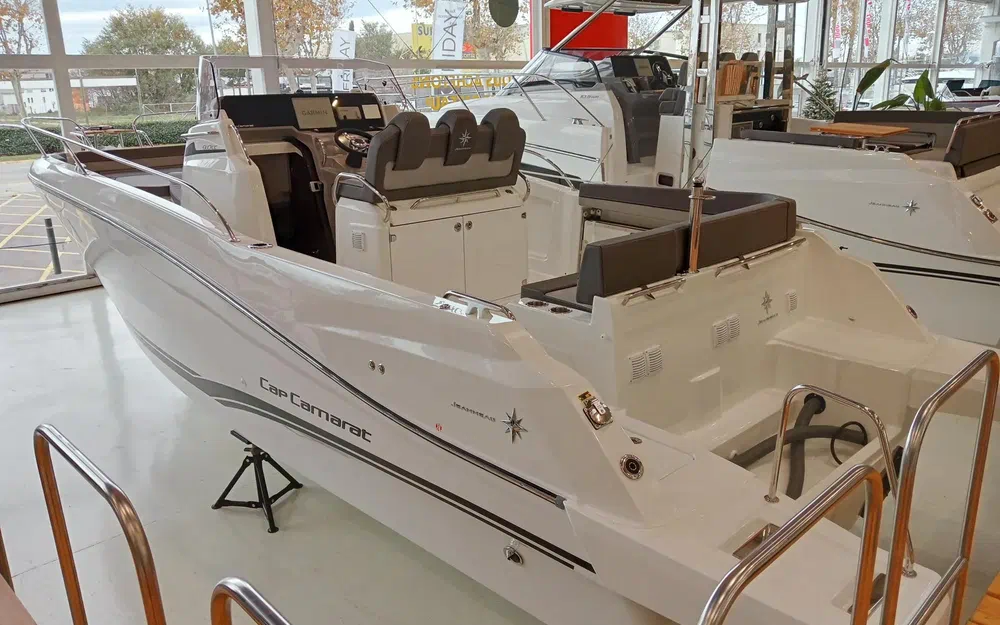 slider 2 Jeanneau Cap Camarat 9.0 CC