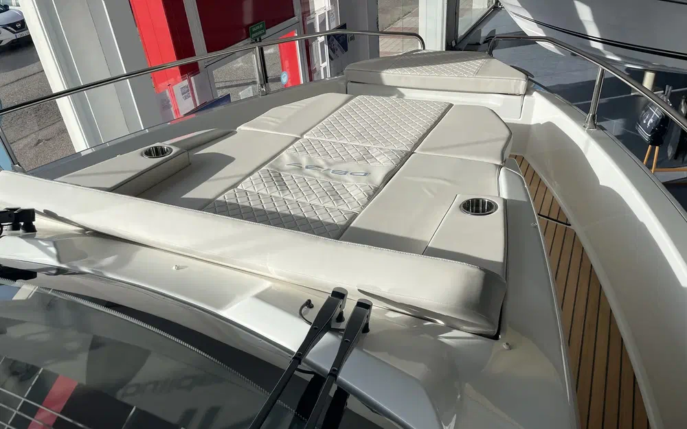 slider 9 Jeanneau DB 37