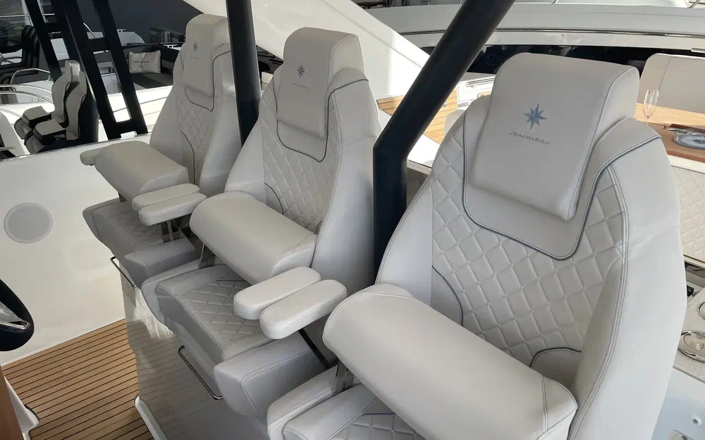 slider 11 Jeanneau DB 37