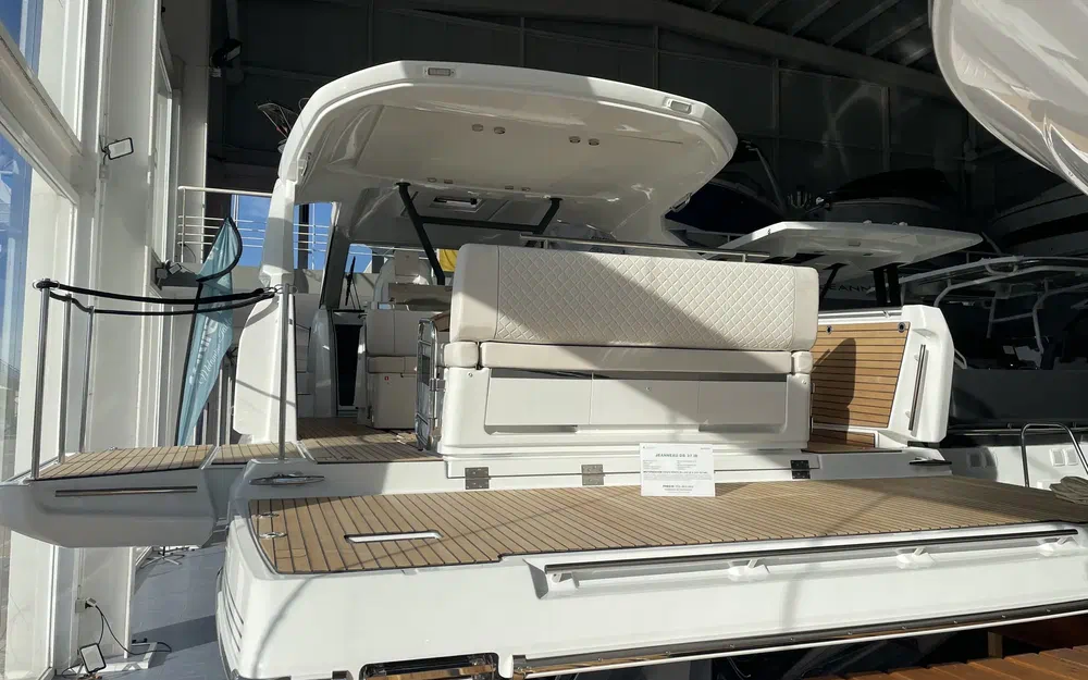 slider 2 Jeanneau DB 37