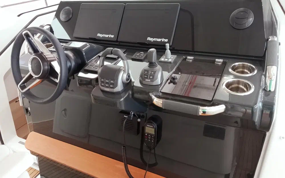 slider 6 Jeanneau DB 37