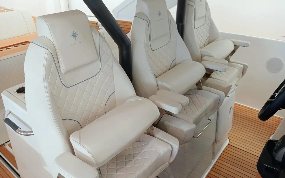 slider 7 Jeanneau DB 37