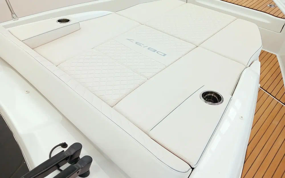 slider 8 Jeanneau DB 37