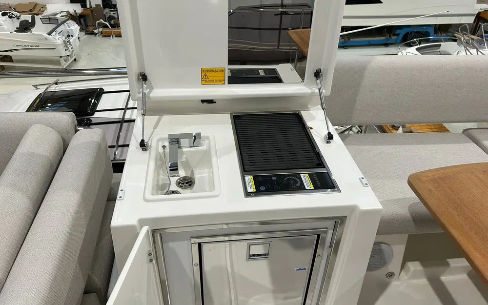 slider 3 Prestige Yachts F4.9