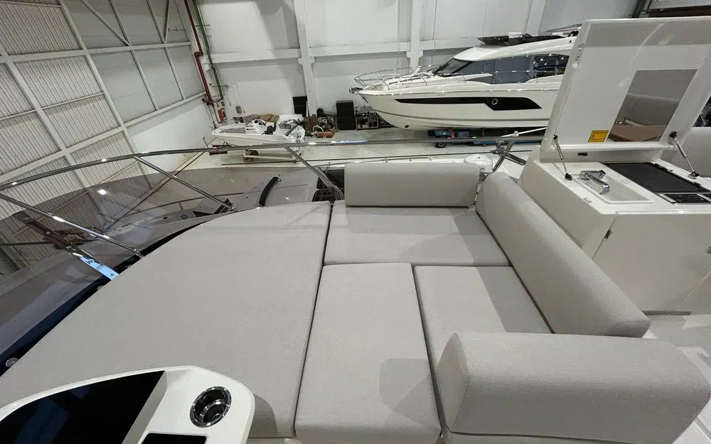 slider 4 Prestige Yachts F4.9