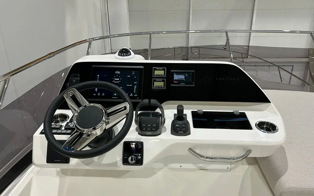 slider 6 Prestige Yachts F4.9