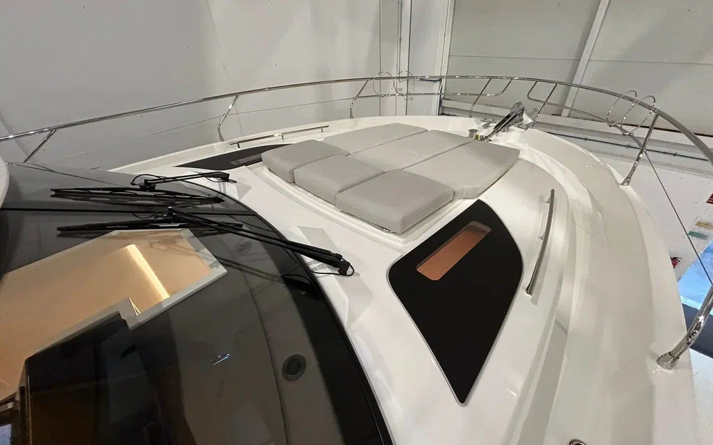 slider 8 Prestige Yachts F4.9