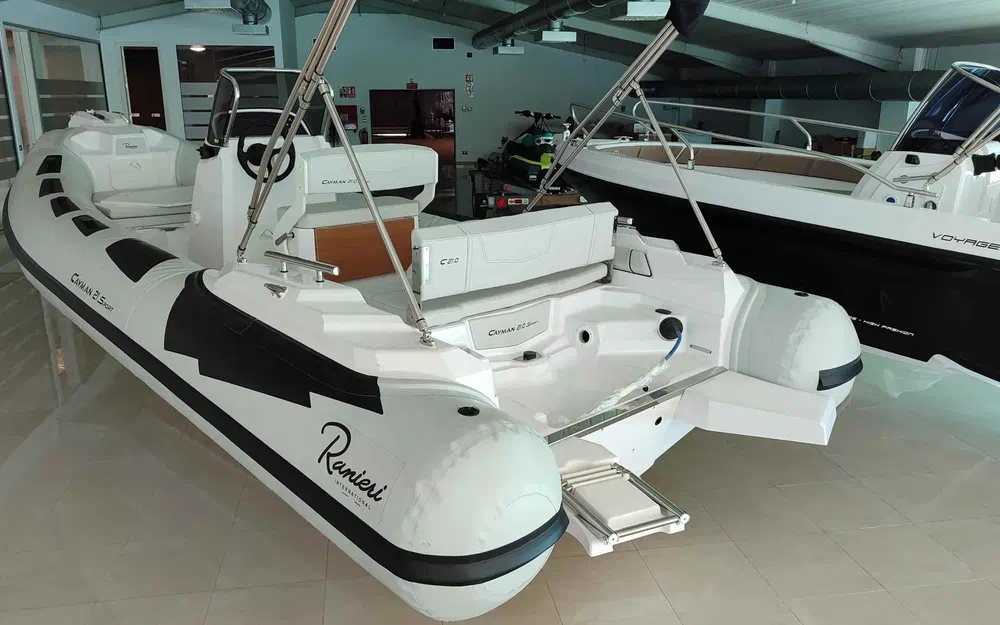 slider 1 Ranieri Cayman 21 Sport