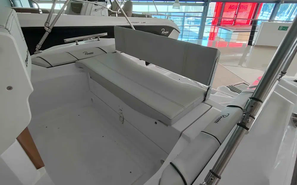 slider 3 Ranieri Cayman 21 Sport