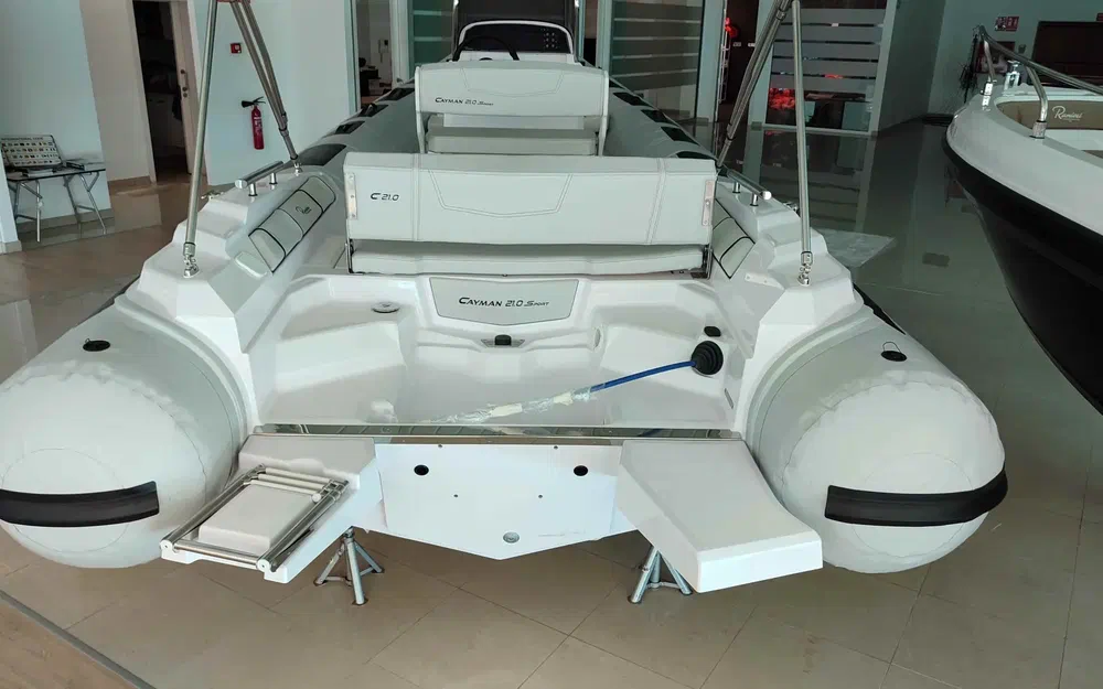 slider 6 Ranieri Cayman 21 Sport