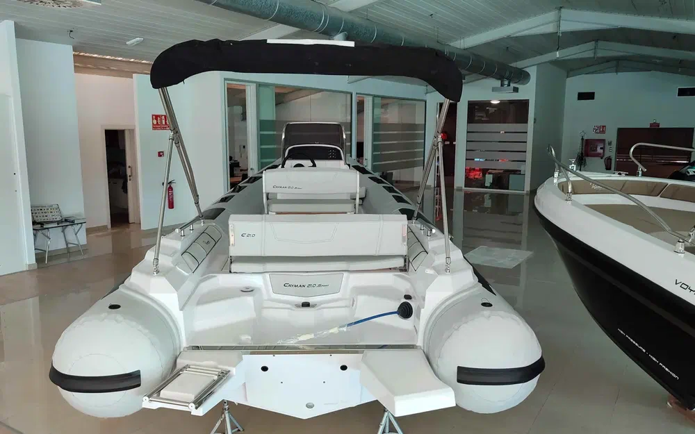 slider 7 Ranieri Cayman 21 Sport