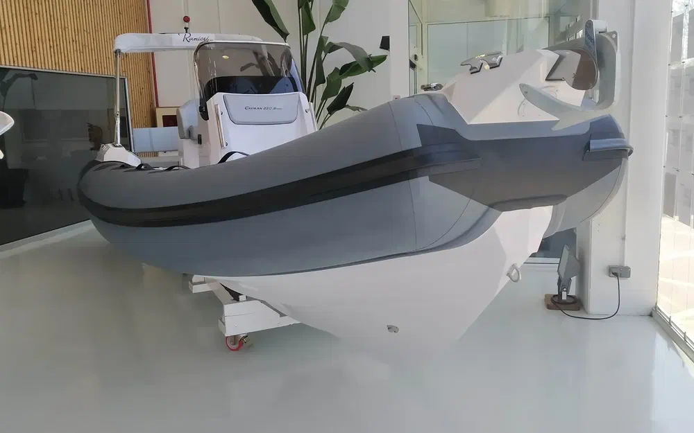 slider 0 Ranieri Cayman 23 Sport