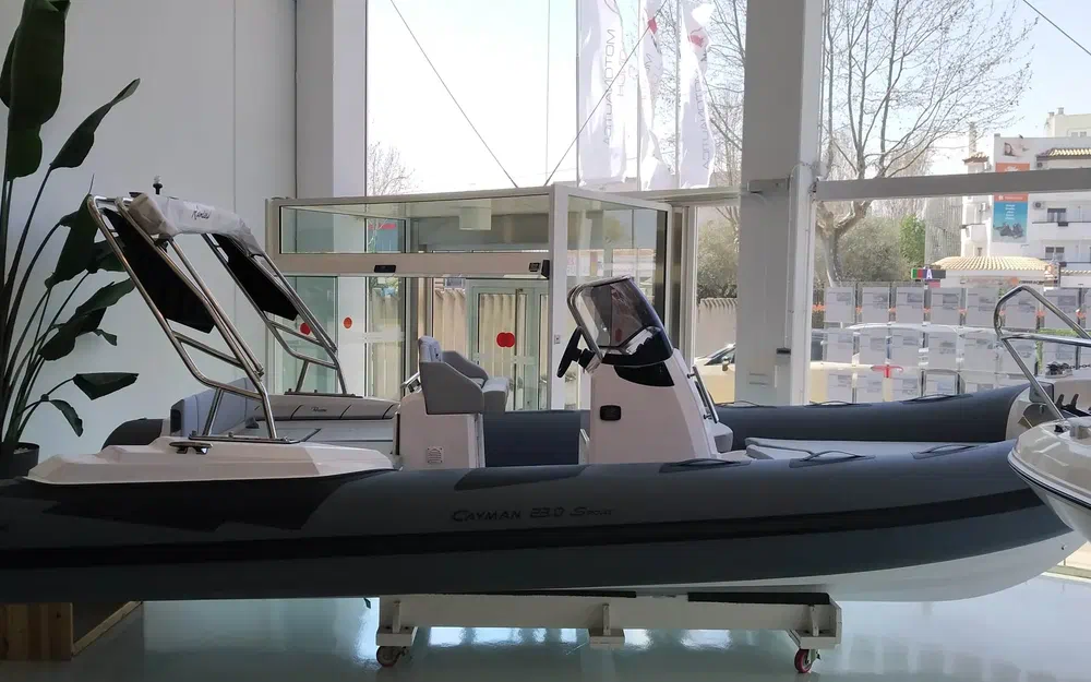 slider 1 Ranieri Cayman 23 Sport