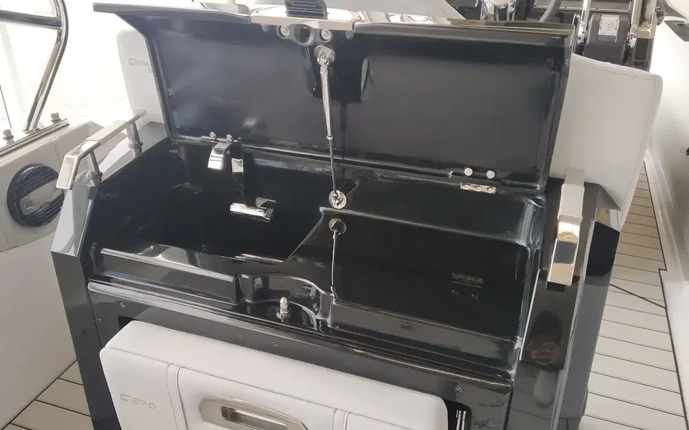 slider 9 Ranieri Cayman 27.0 Sport Touring