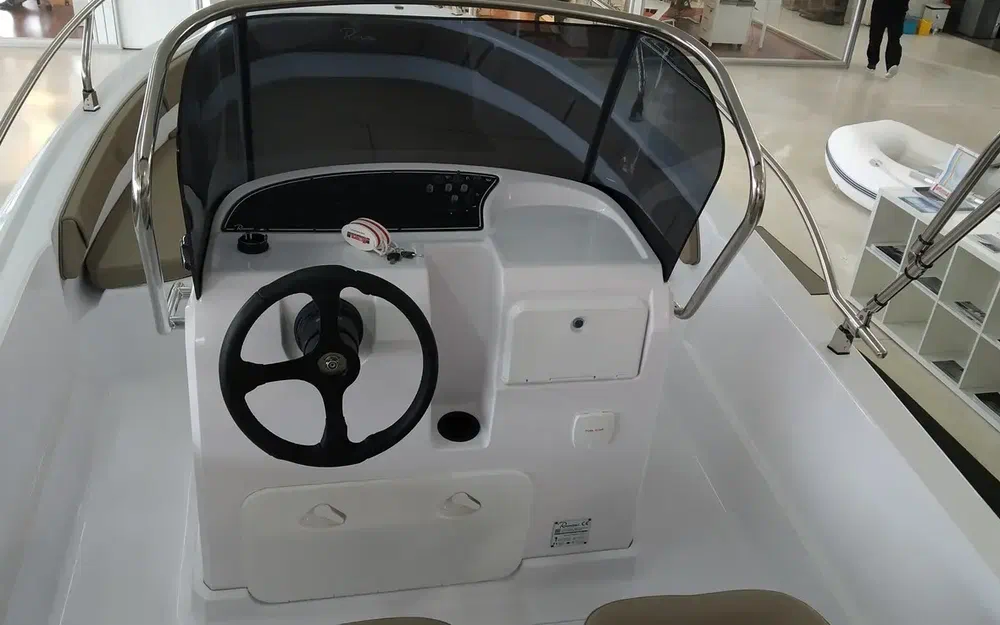 slider 11 Ranieri Voyager 19 S