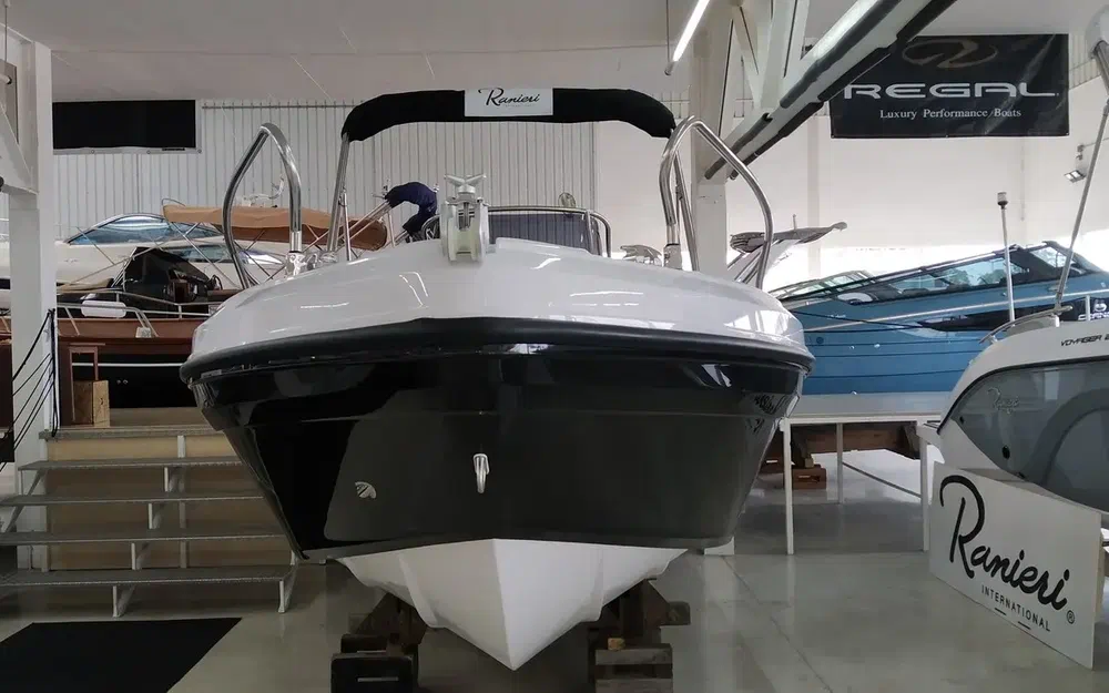 slider 1 Ranieri Voyager 19 S