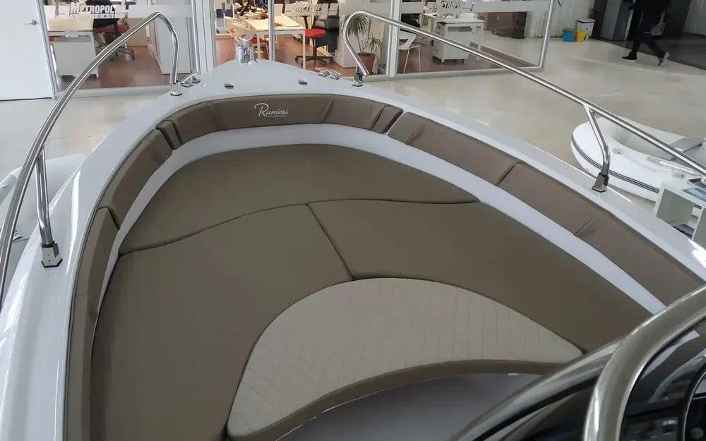 slider 6 Ranieri Voyager 19 S