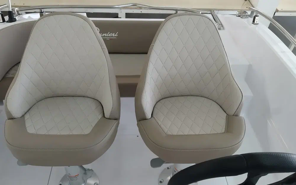 slider 8 Ranieri Voyager 19 S