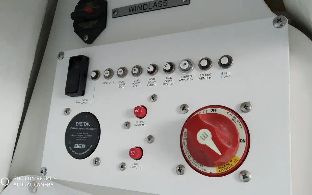 slider 10 Wellcraft Fisherman 242