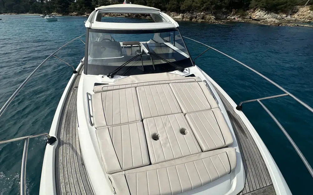 slider 9 Jeanneau Leader 33