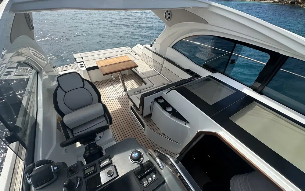 slider 10 Jeanneau Leader 33