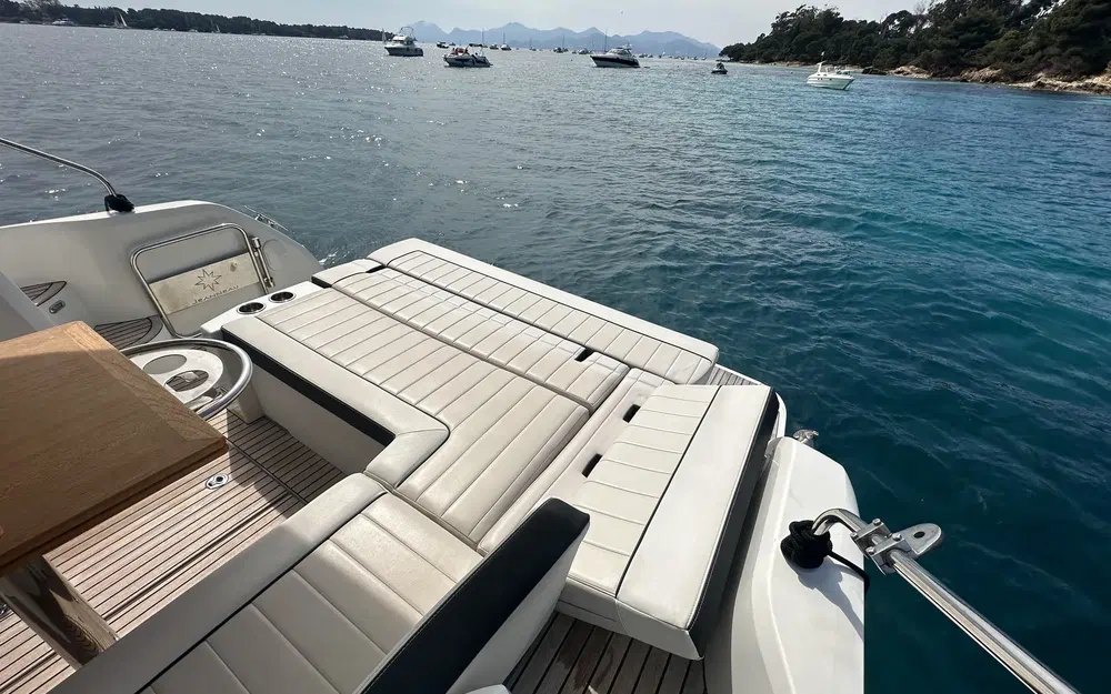 slider 12 Jeanneau Leader 33