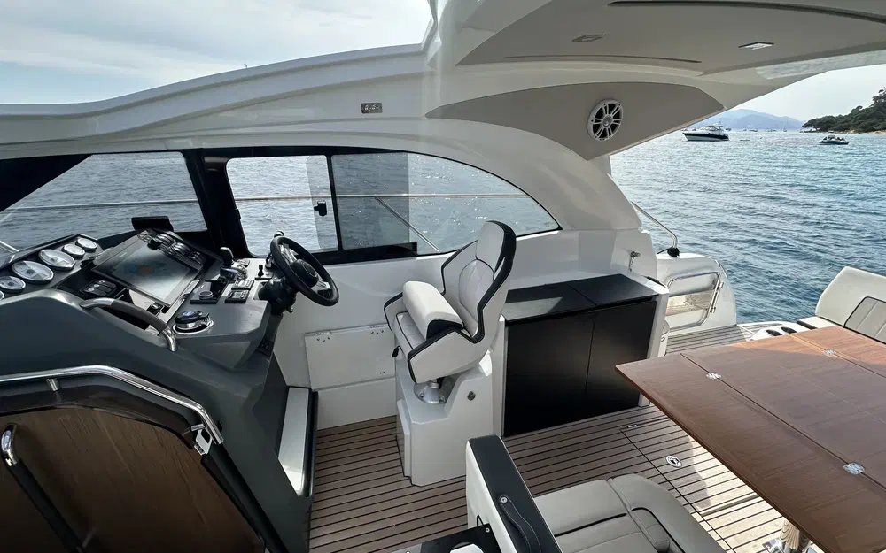 slider 17 Jeanneau Leader 33