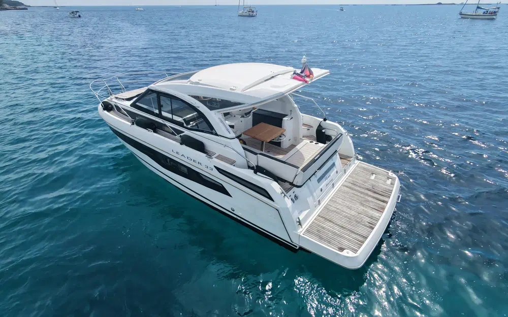 slider 1 Jeanneau Leader 33