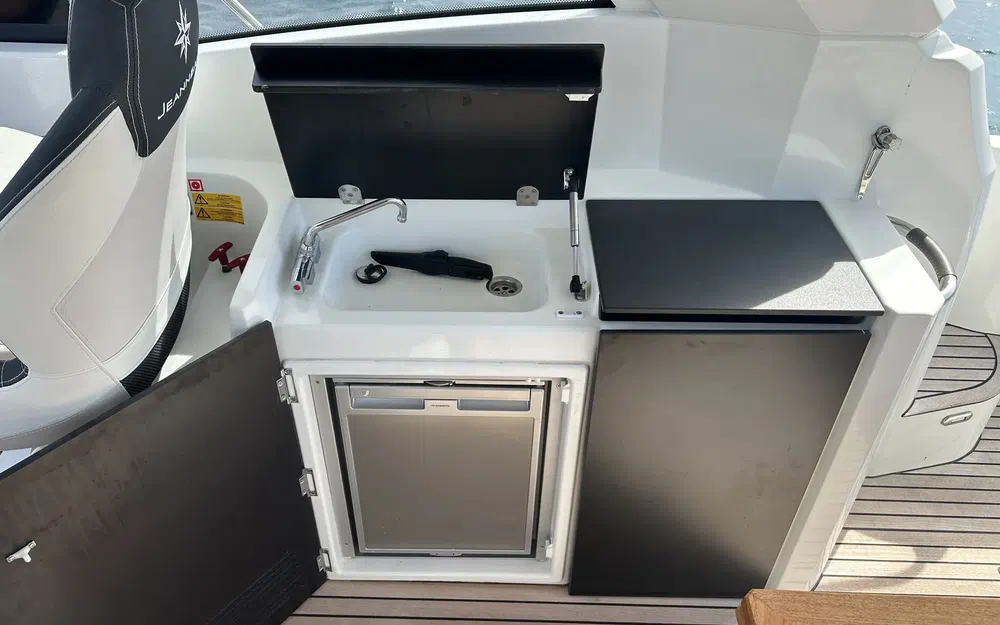 slider 24 Jeanneau Leader 33