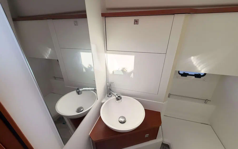 slider 10 Jeanneau Leader 30