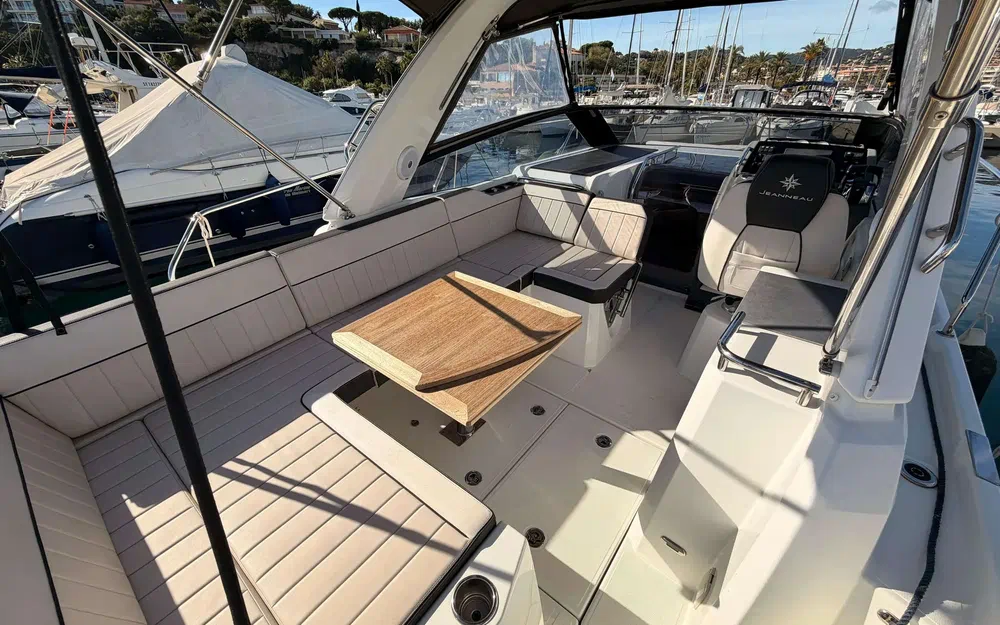 slider 2 Jeanneau Leader 30