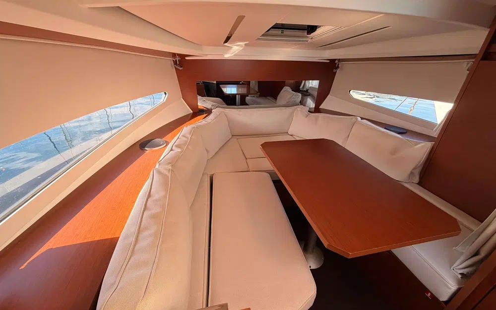 slider 7 Jeanneau Leader 30