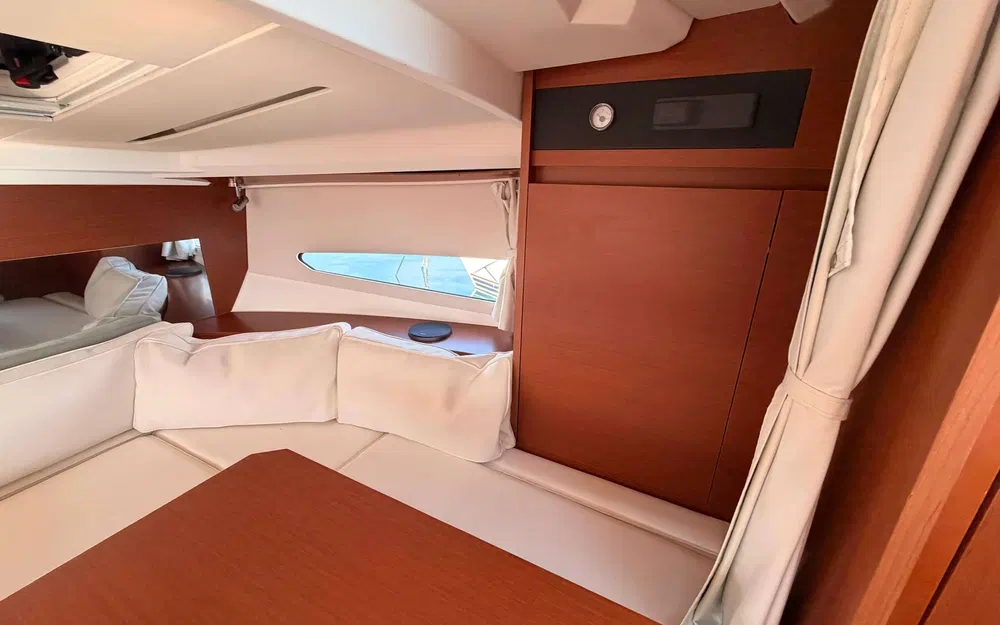 slider 8 Jeanneau Leader 30