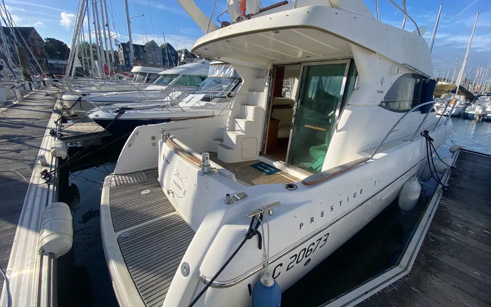 slider 1 Jeanneau Prestige 36 Fly