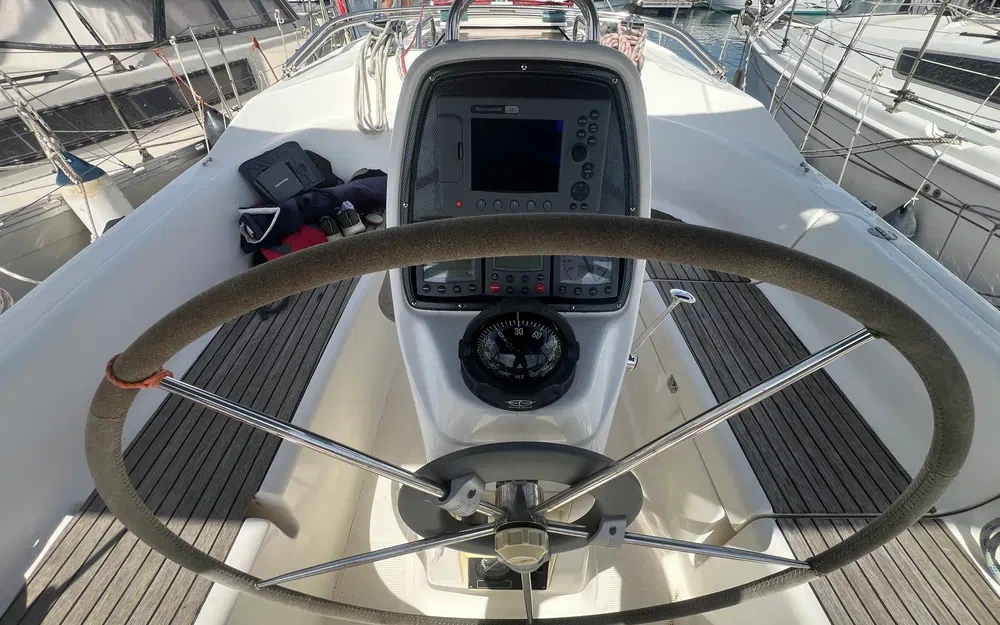 slider 1 Bavaria 33 Cruiser