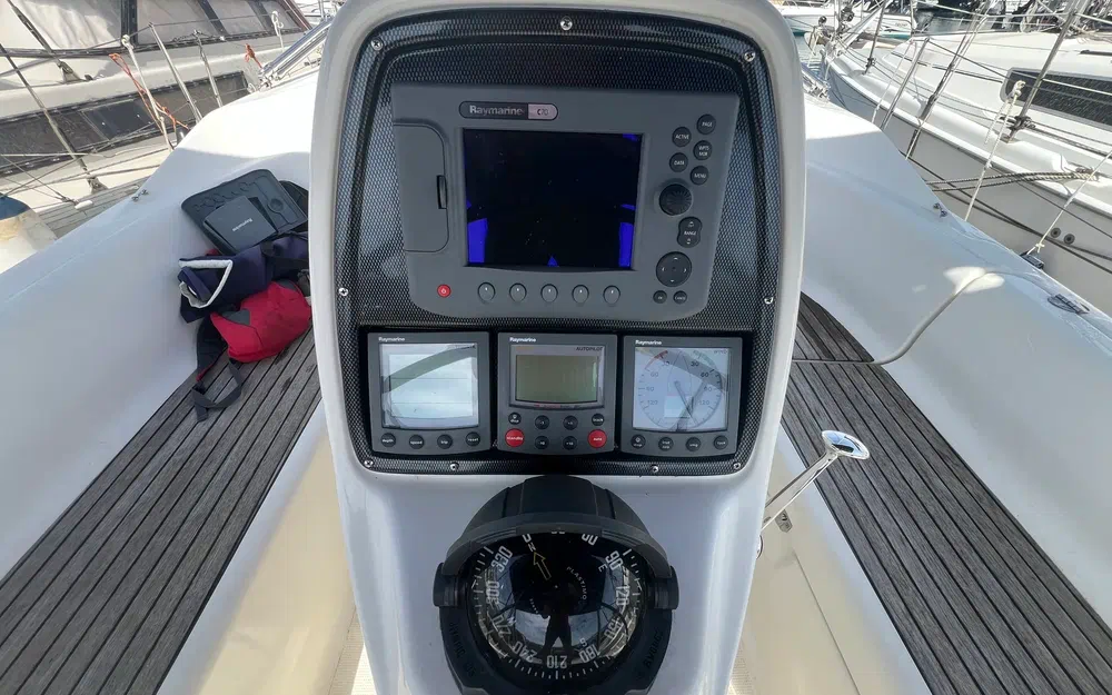 slider 2 Bavaria 33 Cruiser