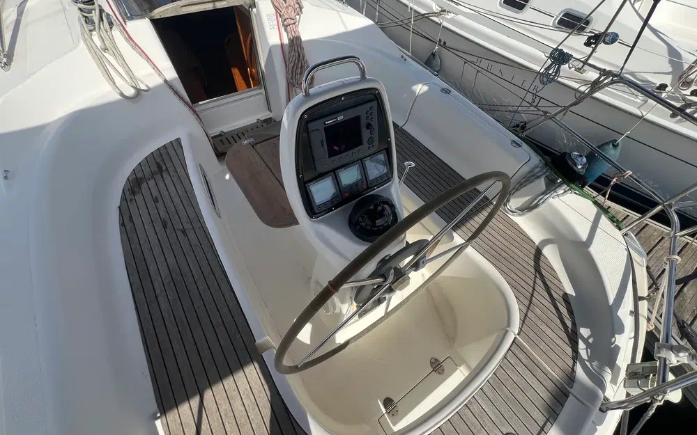slider 5 Bavaria 33 Cruiser