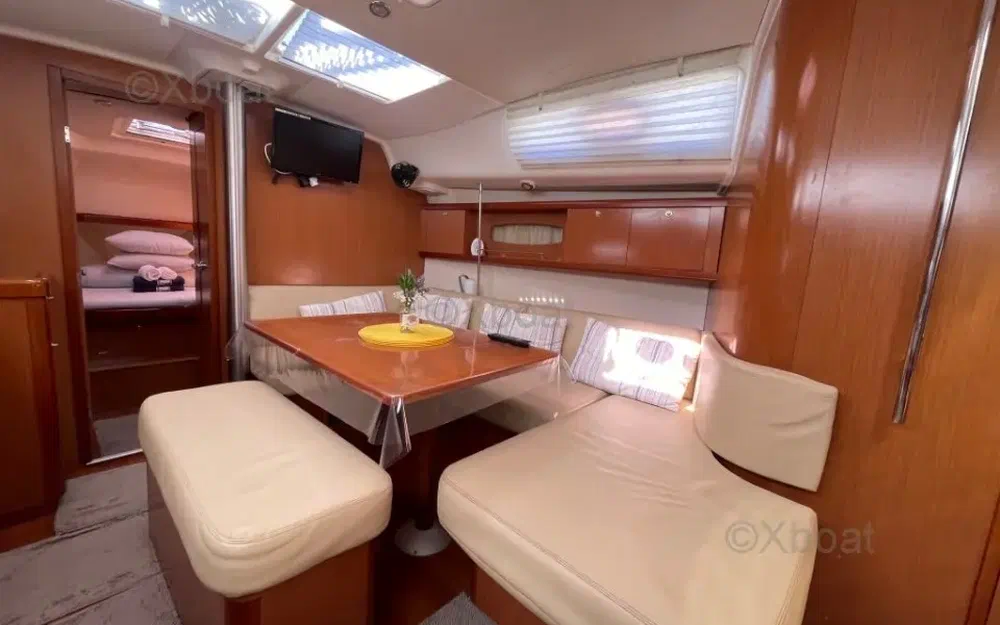 slider 10 Beneteau Oceanis 40