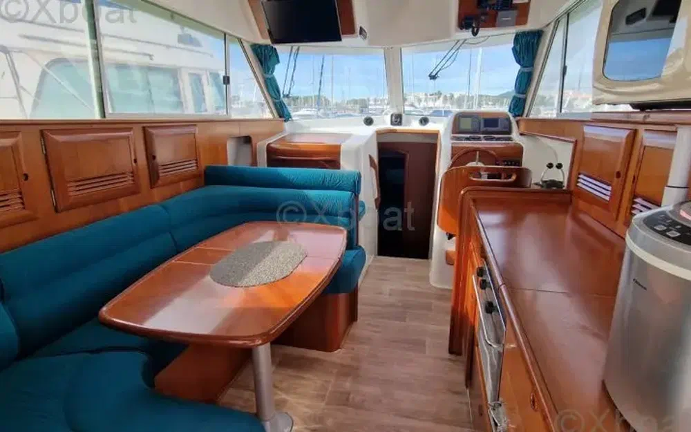 slider 5 Beneteau Antares 10.80 Fly