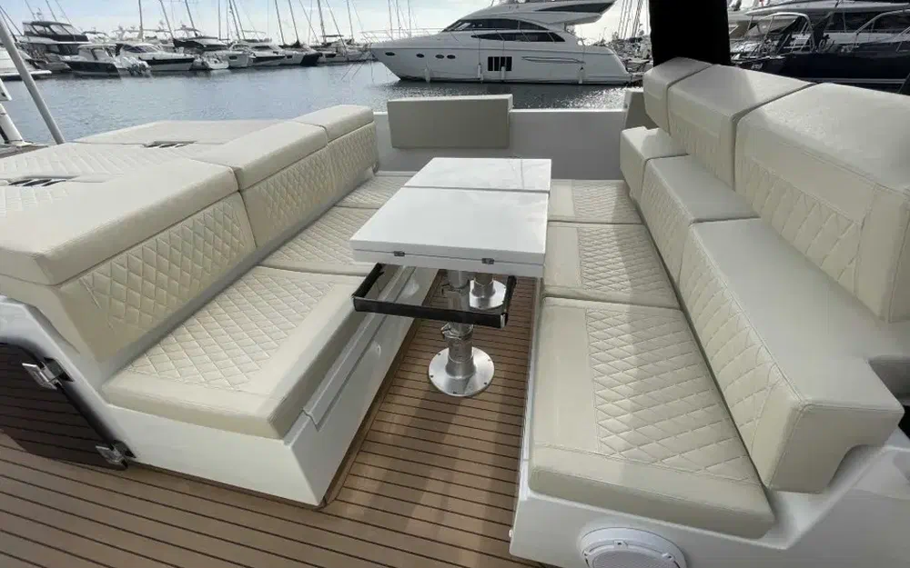 slider 9 De Antonio Yachts D34 Cruiser