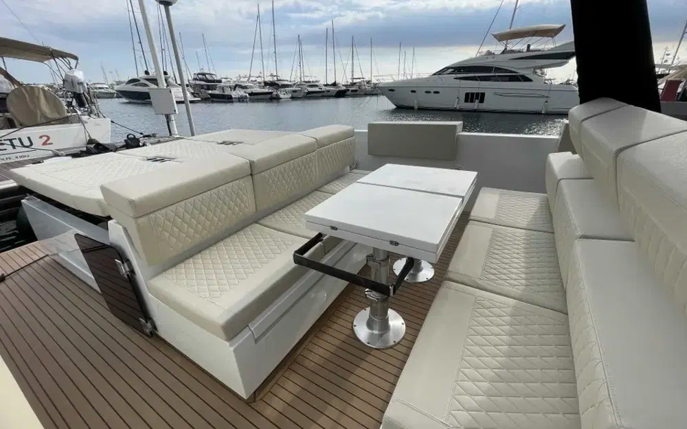 slider 10 De Antonio Yachts D34 Cruiser