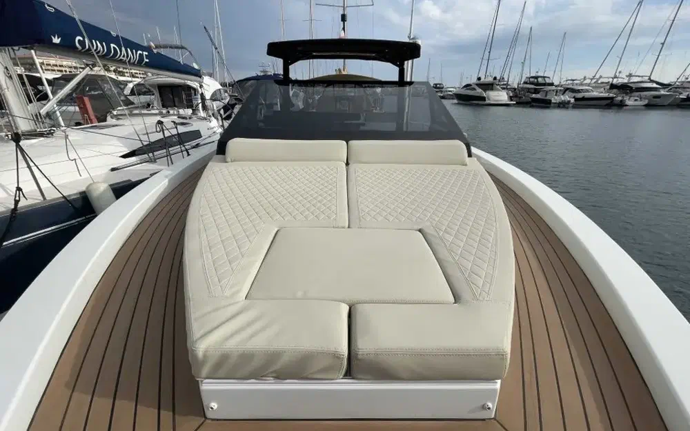 slider 13 De Antonio Yachts D34 Cruiser