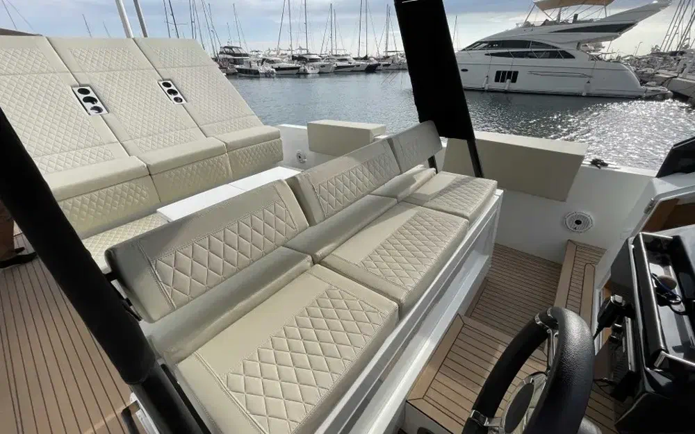 slider 14 De Antonio Yachts D34 Cruiser