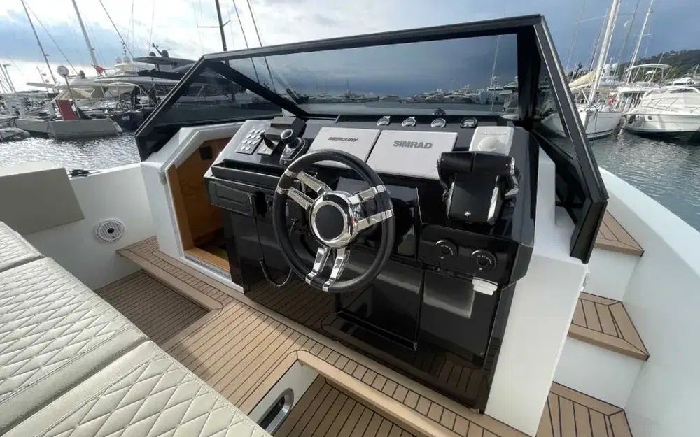 slider 15 De Antonio Yachts D34 Cruiser