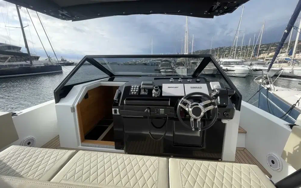 slider 16 De Antonio Yachts D34 Cruiser