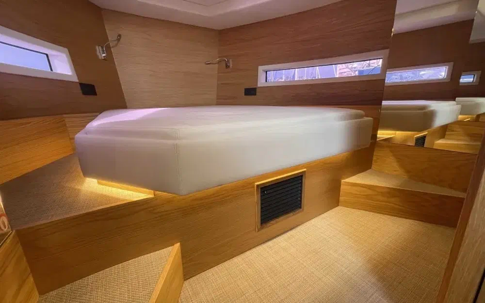 slider 18 De Antonio Yachts D34 Cruiser