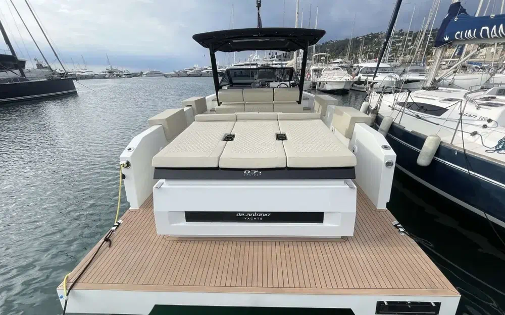 slider 1 De Antonio Yachts D34 Cruiser