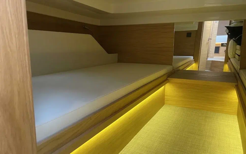 slider 21 De Antonio Yachts D34 Cruiser