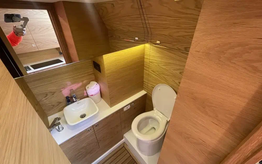 slider 22 De Antonio Yachts D34 Cruiser